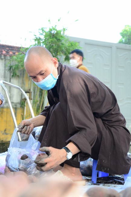 Continuing to support people in need in the Covid-19 pandemic of Hoang Phap Pagoda (series 2)